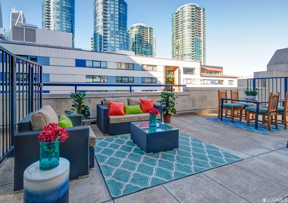 garde with city view