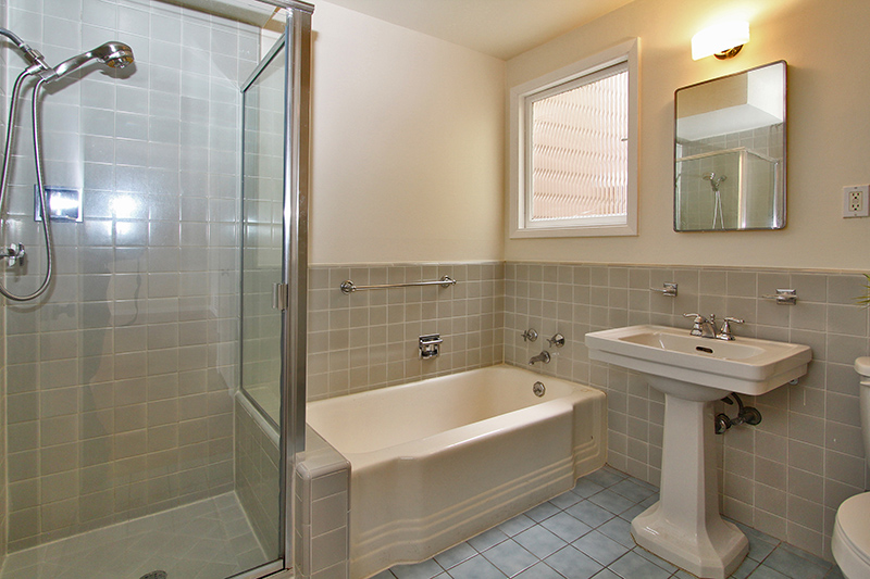 full bath w shower stall